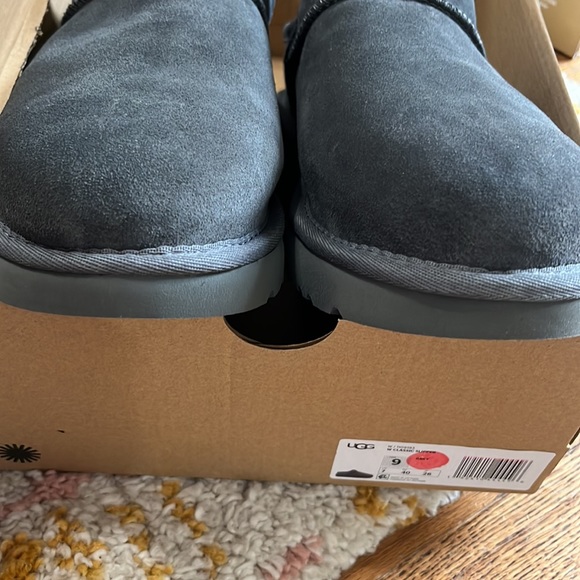 COPY - Ugg classic slippers. Brand new in box. Grey size 8 - Picture 5 of 5
